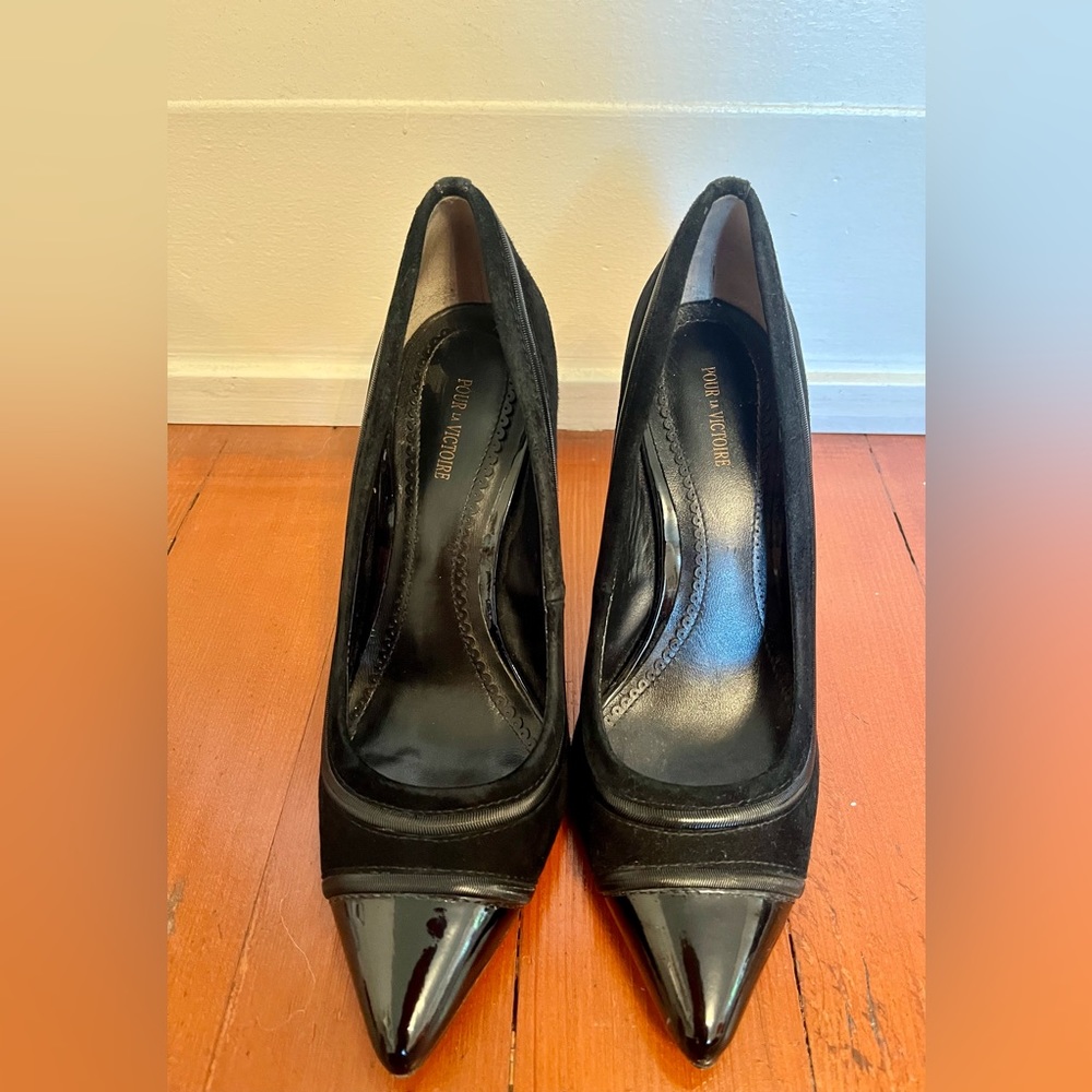 Pour La Victorie Black Velvet Pointed Patent Leather Pumps Size 7